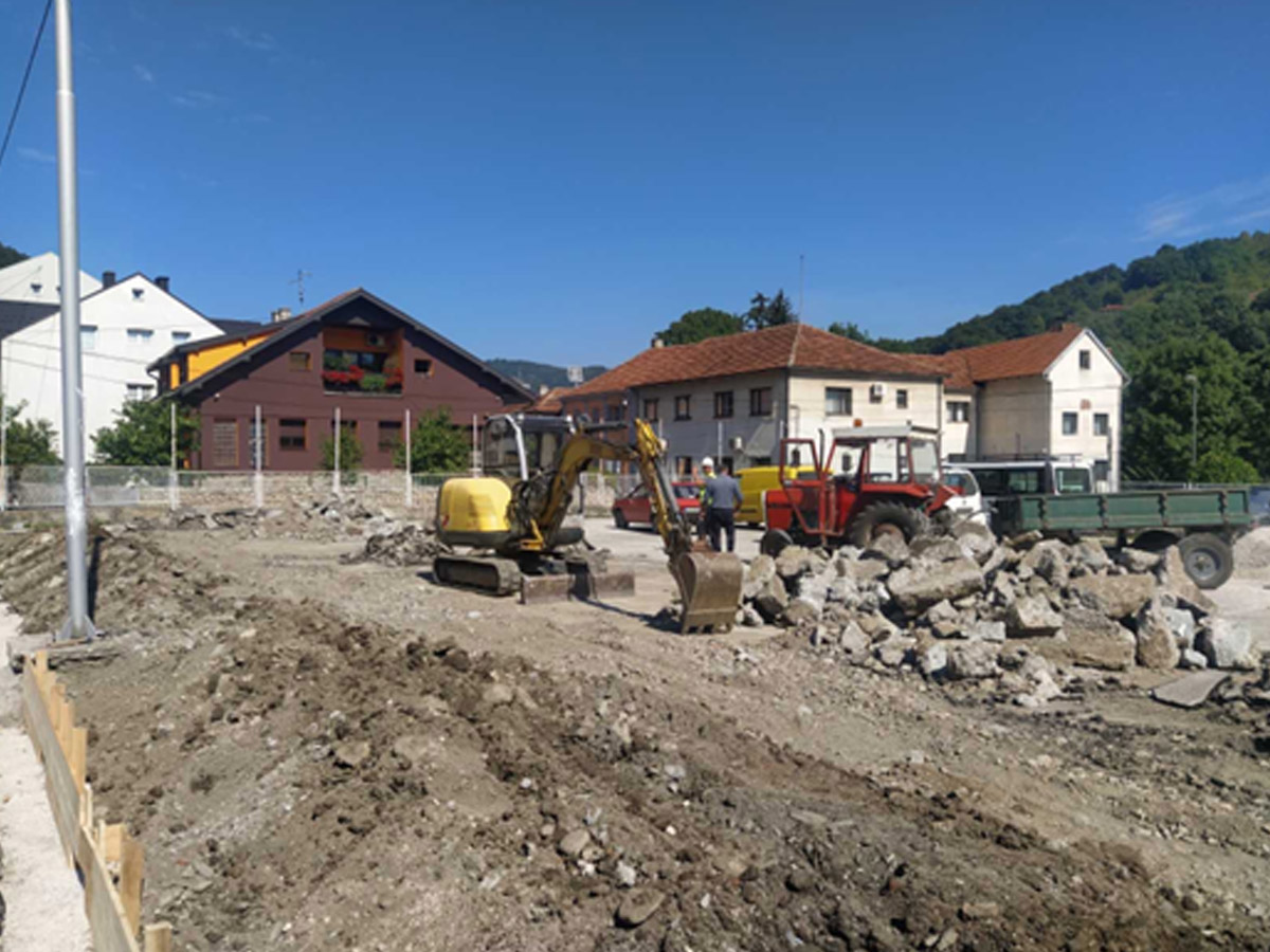 rekonstrukcija-i-adaptacija-skolskog-dvorista-i-igralista-tehnicke-skole-u-ivanjici-001