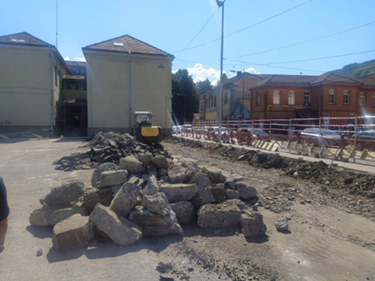 rekonstrukcija-i-adaptacija-skolskog-dvorista-i-igralista-tehnicke-skole-u-ivanjici-004